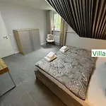 Emg Nah Essen Dortmund Mit Pool Und Garten Fuer Familien Gruppen Bis 21 Personen Villa