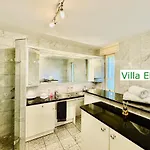 Villa Emg Nah Essen Dortmund Mit Pool Und Garten Fuer Familien Gruppen Bis 21 Personen