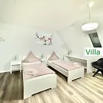 Emg Nah Essen Dortmund Mit Pool Und Garten Fuer Familien Gruppen Bis 21 Personen Villa