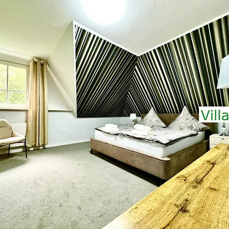 Emg Nah Essen Dortmund Mit Pool Und Garten Fuer Familien Gruppen Bis 21 Personen