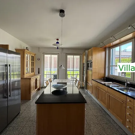 Emg Nah Essen Dortmund Mit Pool Und Garten Fuer Familien Gruppen Bis 21 Personen Villa