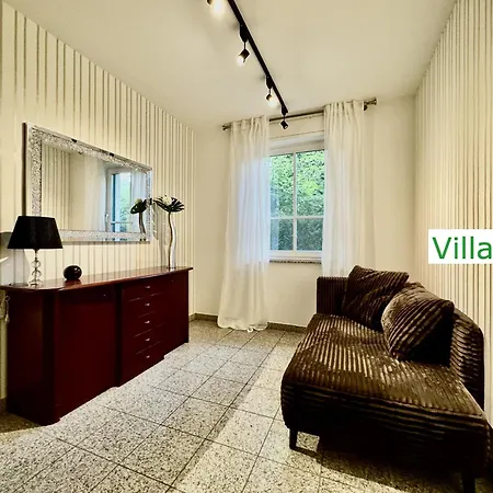 Emg Nah Essen Dortmund Mit Pool Und Garten Fuer Familien Gruppen Bis 21 Personen