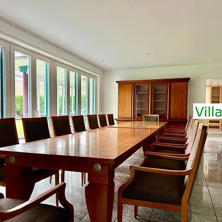 Emg Nah Essen Dortmund Mit Pool Und Garten Fuer Familien Gruppen Bis 21 Personen Vila