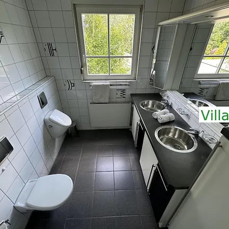 Vila Emg Nah Essen Dortmund Mit Pool Und Garten Fuer Familien Gruppen Bis 21 Personen Gelsenkirchen