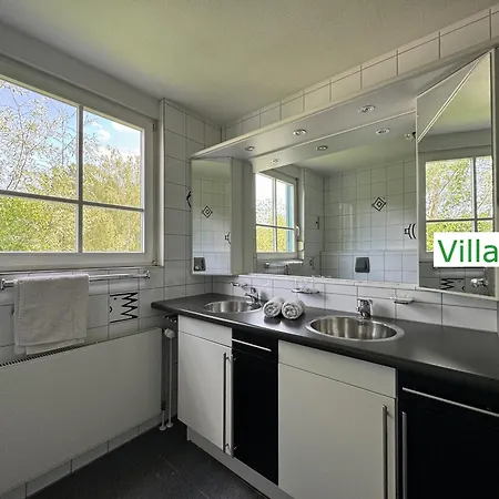 Emg Nah Essen Dortmund Mit Pool Und Garten Fuer Familien Gruppen Bis 21 Personen Гельзенкирхен