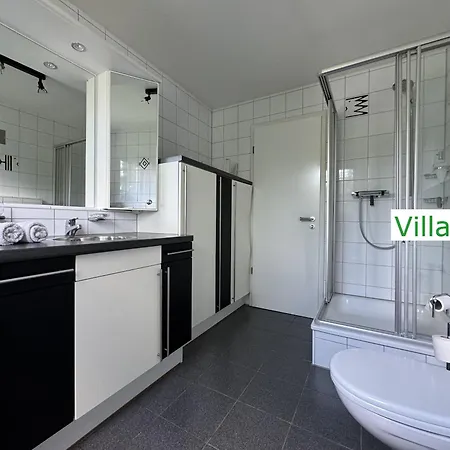 Emg Nah Essen Dortmund Mit Pool Und Garten Fuer Familien Gruppen Bis 21 Personen Villa