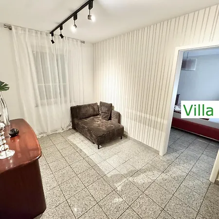 Emg Nah Essen Dortmund Mit Pool Und Garten Fuer Familien Gruppen Bis 21 Personen Vila
