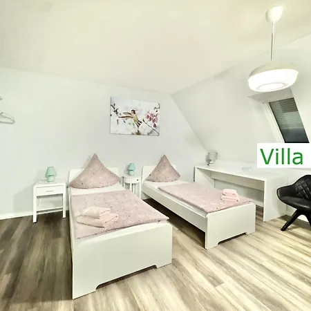 Emg Nah Essen Dortmund Mit Pool Und Garten Fuer Familien Gruppen Bis 21 Personen Vila