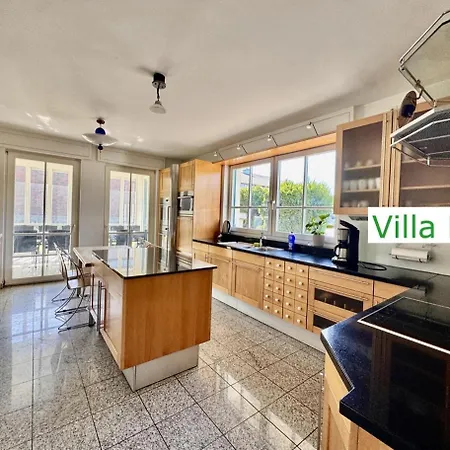 Vila Emg Nah Essen Dortmund Mit Pool Und Garten Fuer Familien Gruppen Bis 21 Personen