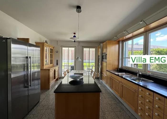 Emg Nah Essen Dortmund Mit Pool Und Garten Fuer Familien Gruppen Bis 21 Personen Vila