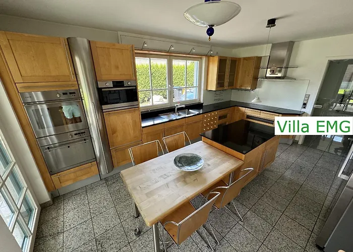 Vila Emg Nah Essen Dortmund Mit Pool Und Garten Fuer Familien Gruppen Bis 21 Personen