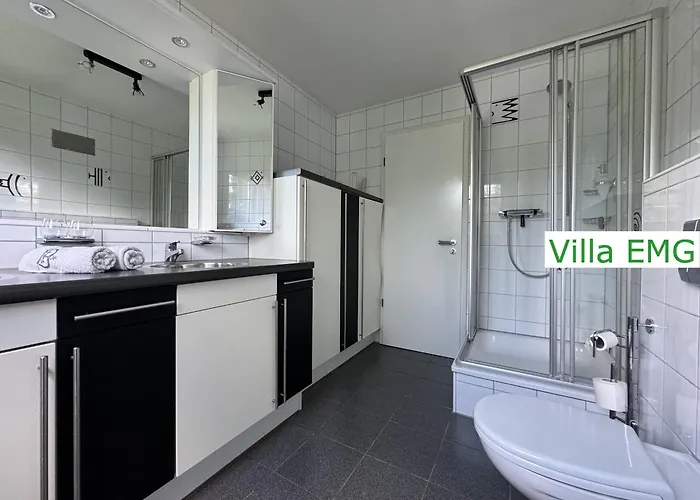 Emg Nah Essen Dortmund Mit Pool Und Garten Fuer Familien Gruppen Bis 21 Personen Vila